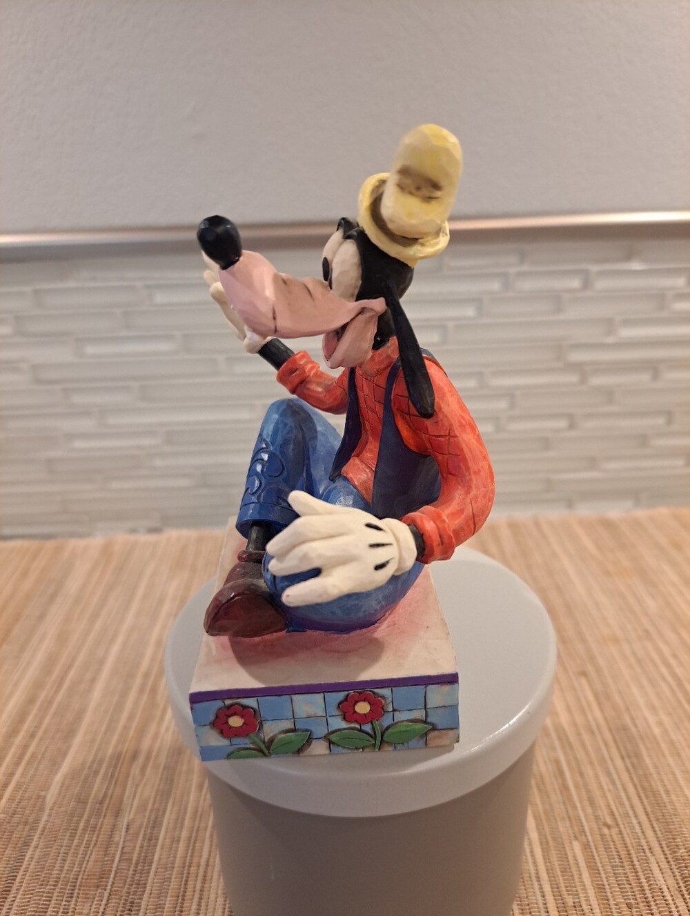 Jim Shore Disney Traditions Goofy “Gawrsh!” figurine, item #4011752, - Picture 4 of 7
